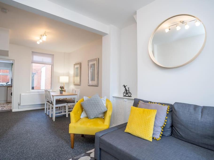 Cozy Townhouse, Walking Distance To Belfast City المظهر الخارجي الصورة