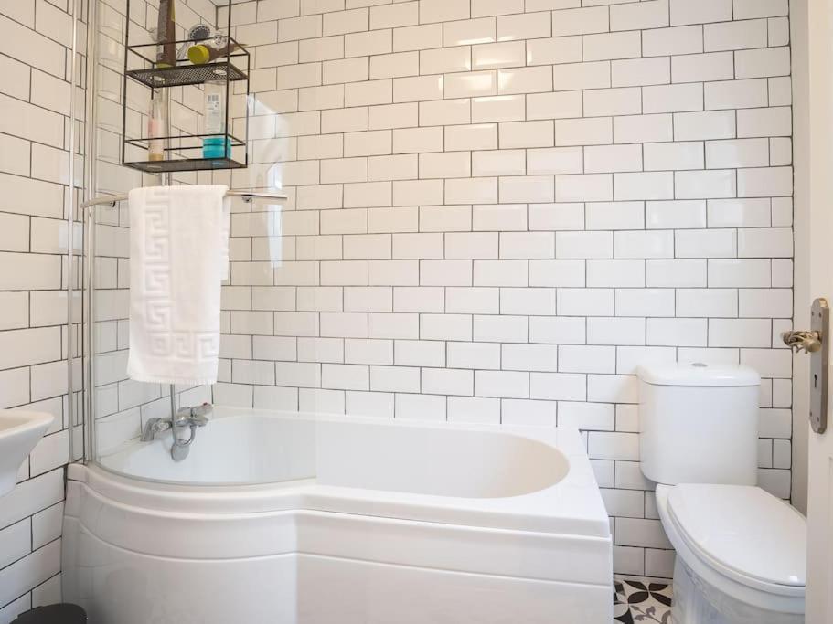 Cozy Townhouse, Walking Distance To Belfast City المظهر الخارجي الصورة