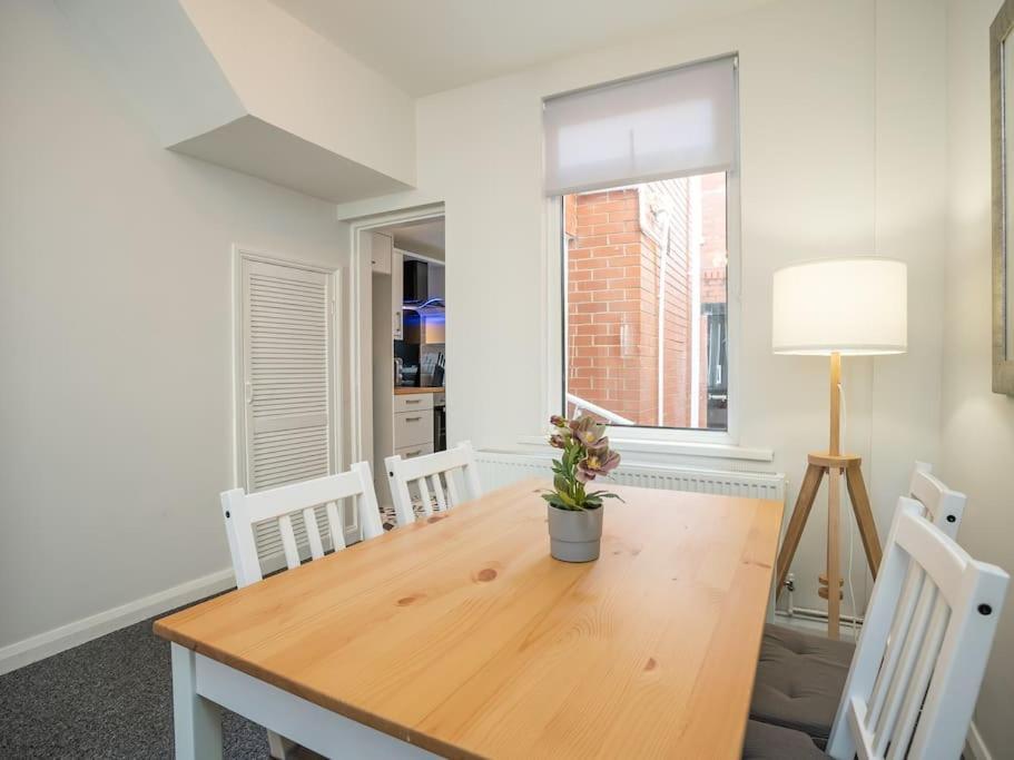 Cozy Townhouse, Walking Distance To Belfast City المظهر الخارجي الصورة